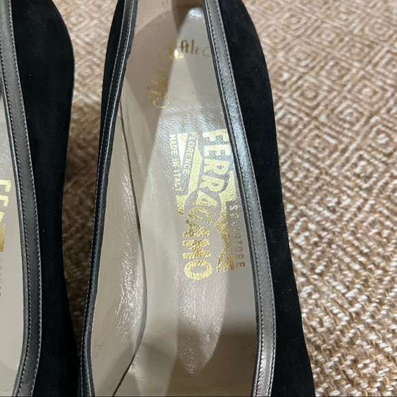 Salvatore Ferragamo Black Suede Textured Metallic Toe Kitten Heel Sz 10A Career - Picture 5 of 11